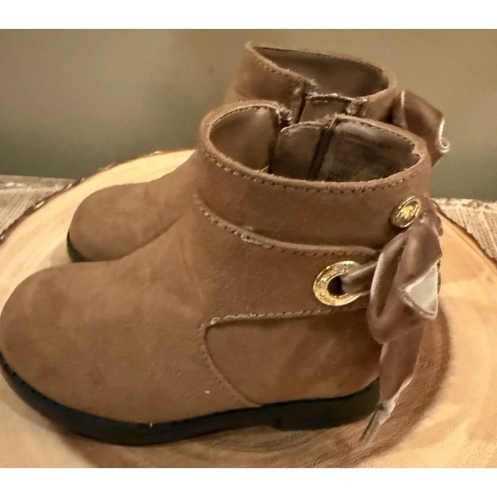 MICHAEL‎ Michael Kors Emma Deb Bow Charm Bootie Baby Girl's 5 Caramel New